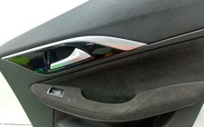 Porte arrière et accessoires Infiniti Q30