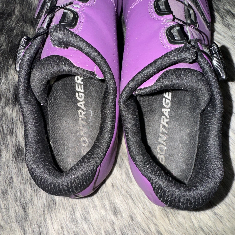 Zapatos de bicicleta de montaña Bontrager Sonic para mujer púrpura/negro talla EE. UU. 8,5 Foto 3 de 4