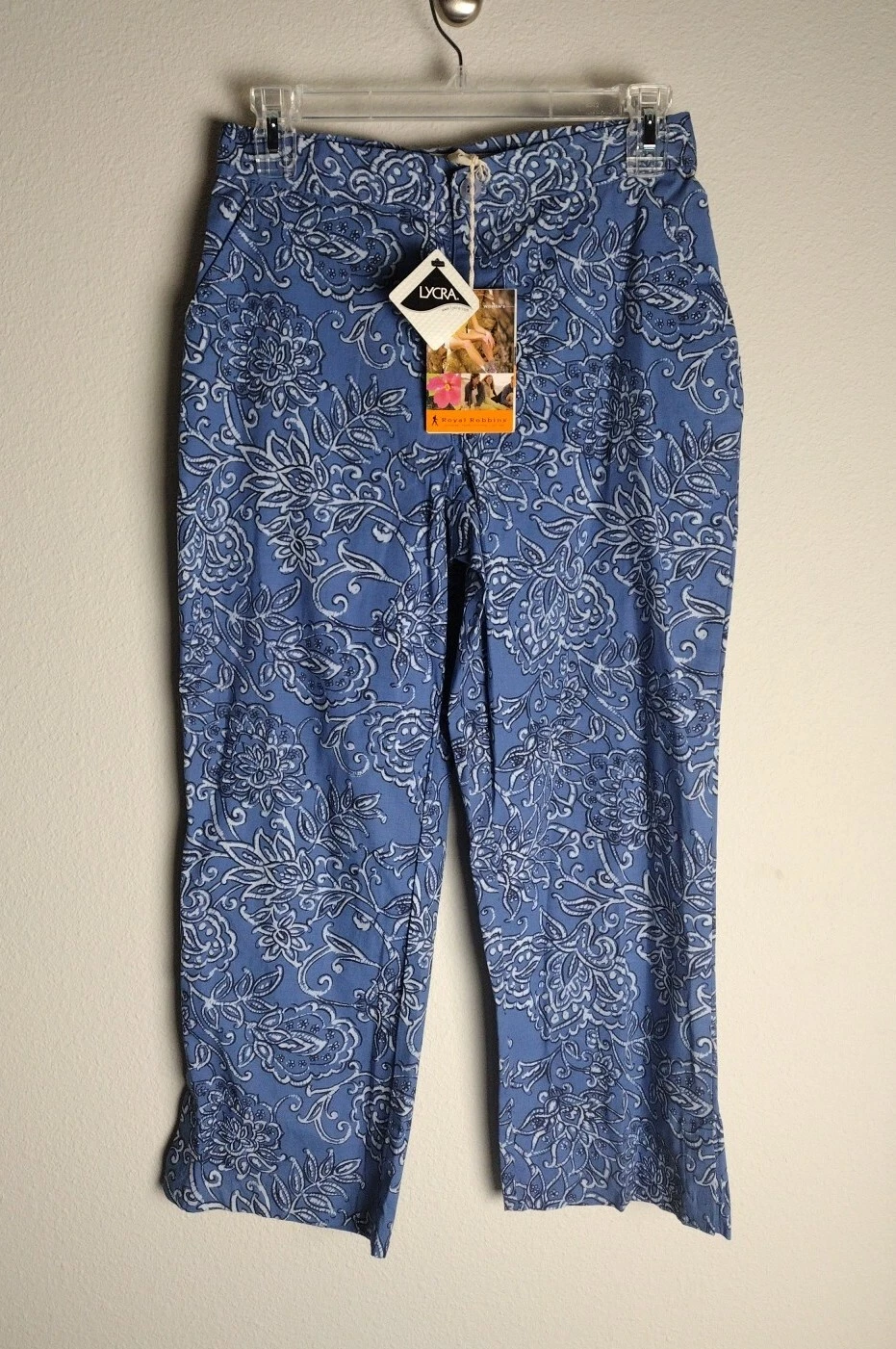 Royal Robbins Blue Vintage Vine Paisley Outdoor Travel Cropped Capri Pants 4 NWT
Opens in a new wind