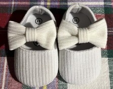 Myggpp Baby Girl Cream White Soft Crib Shoes-Sz 11 Babies