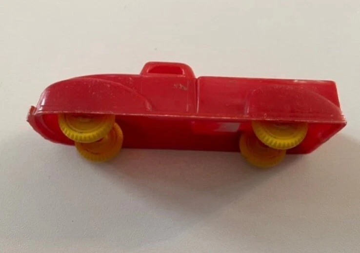 Camioneta de juguete vintage Renwal Nº 62 roja y amarilla. Foto 2 de 4