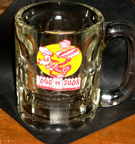 VERY NICE VNTG DOG “N” SUDS DRIVE-IN RESTAURANT ROOT BEER GLASS MUG 4.25” TALL