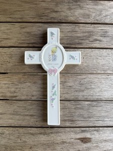 Precious Moments Jesus Loves Me Cross With Original Box