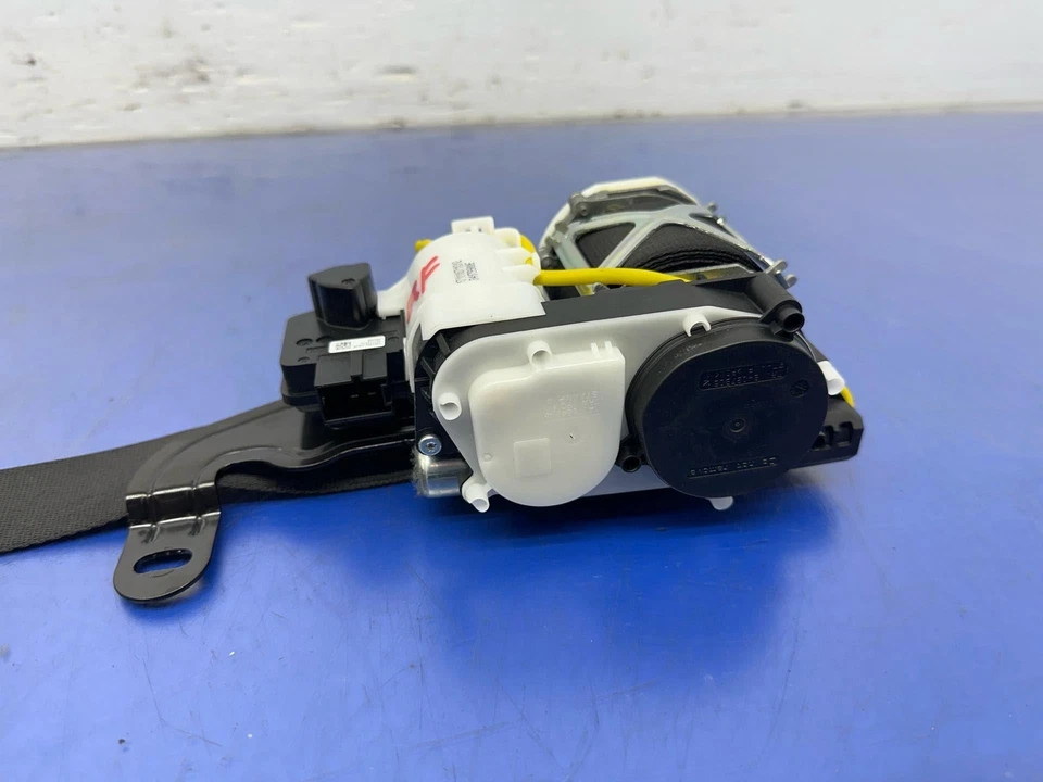 2017 - 2020 年宝马 540i G30 原始设备制造商前座右座椅皮带减压器 | 黑色 34186688F — 第 2/4 张图片