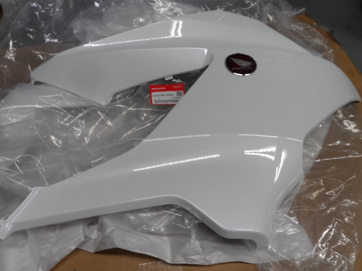 NOS OEM Honda Right Middle Cowl Assy 18 GL1800 Goldwing Tour/DCT