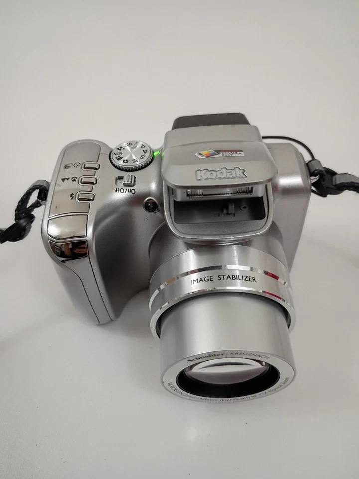 Kodak EasyShare Z612 6.1MP Digital Camera Silver Charger, 3 Batteries, Tested - Image 3 of 4