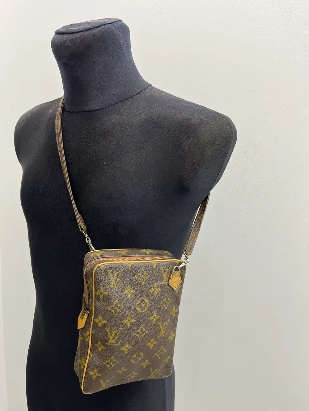 Vintage 1980s Louis Vuitton Monogram Crossbody Shoulder Bag