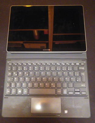 Samsung Galaxy Book 10.6, 64GB, Intel Core m3, Windows 10, Silber Convertible