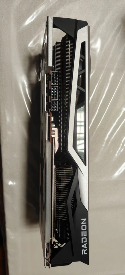 Sapphire Nitro+ SE RX6900XT - Image 3 of 3