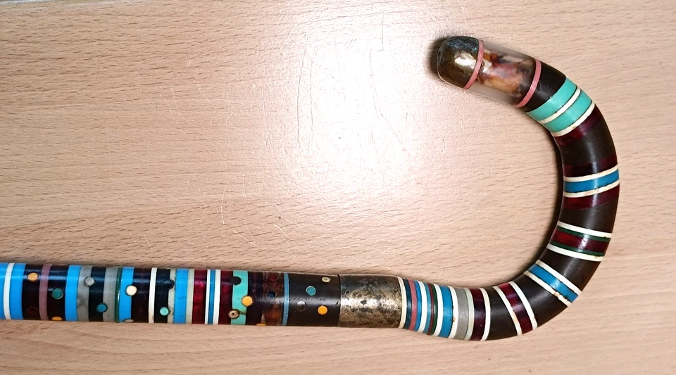 Retrato incrustado bastón de resina y metal hecho a mano único vintage con incrustaciones Foto 4 de 4