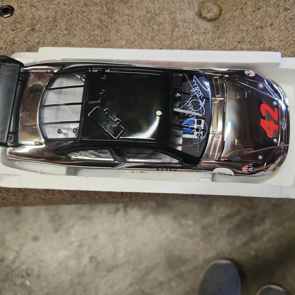 *Raro* Autografiado por Richard Petty 2008 Impala # 42 escala 1:24 Foto 4 de 4