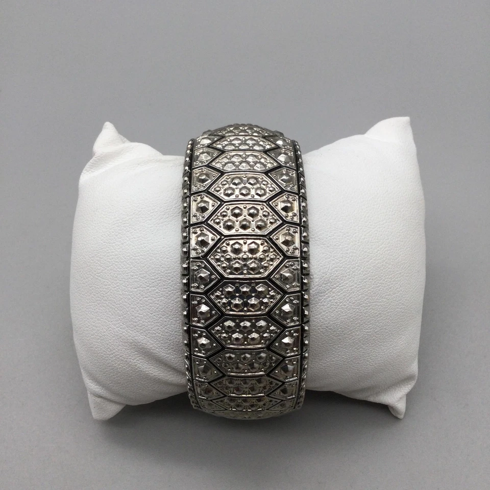 Reloj Embassy by Gruen para mujer 24 mm cristales plateados esfera mop tono batería nueva 7" Foto 3 de 4