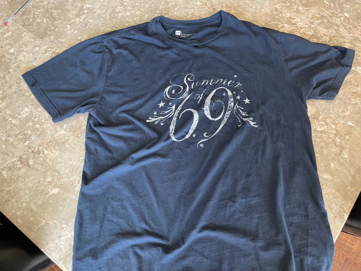 Gap athletic hotsell fit t shirt