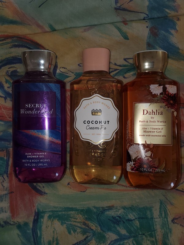 Bath & Body Works (3 bottles of shower gel)