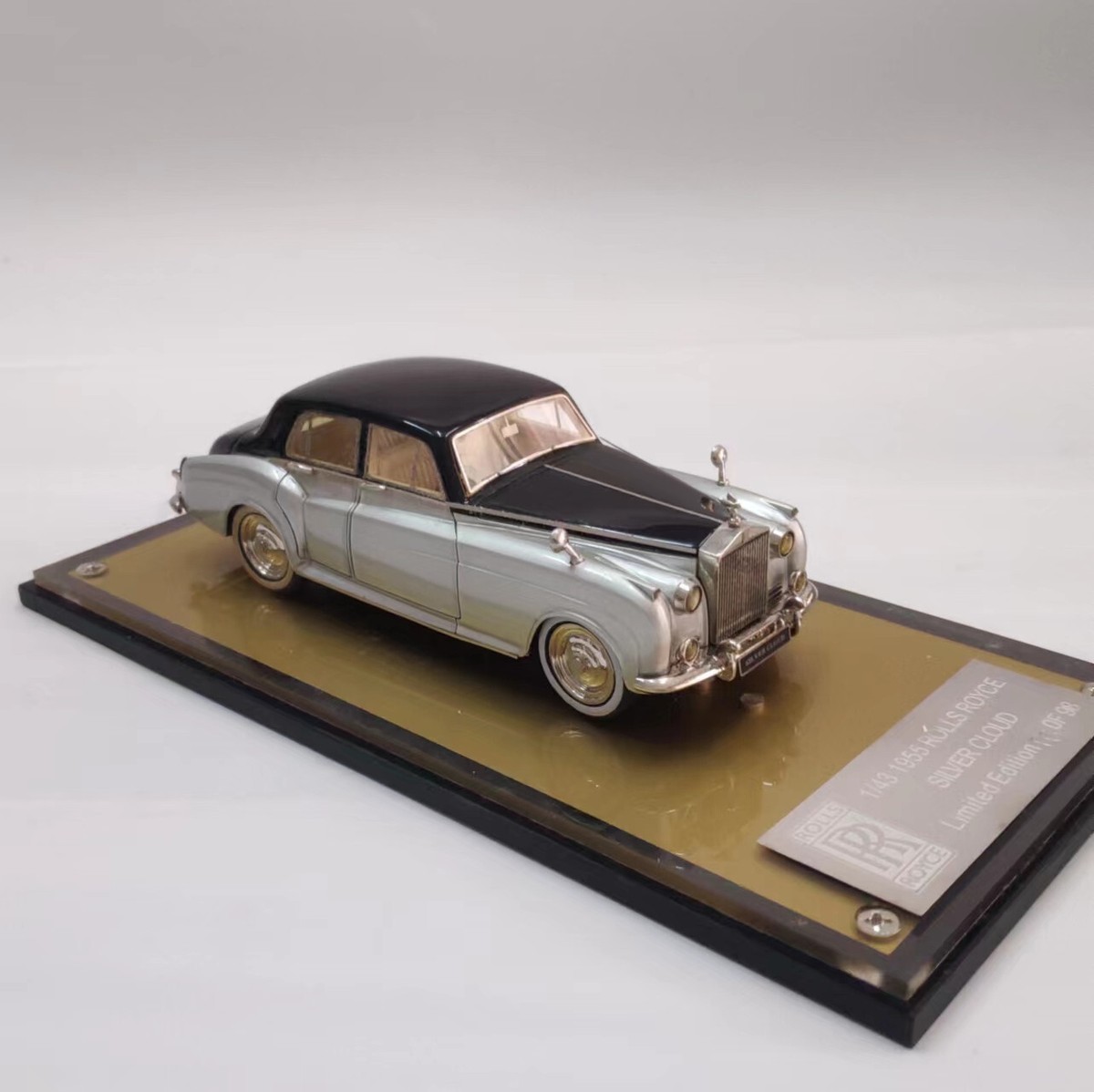 TRL Resin Model Car 1/43 1955 Rolls Royce Silver Cloud Limited