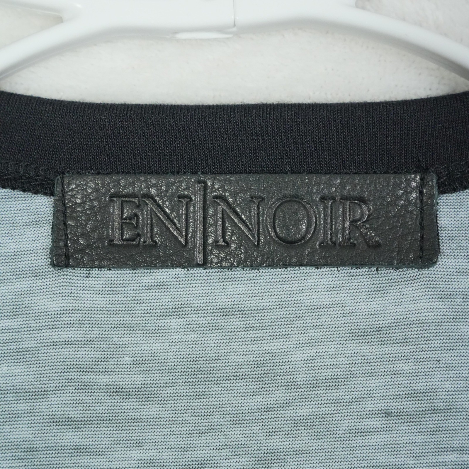 En Noir Mens Avant Grarde Monochromatic T-Shirt Black Made in USA 20x30 image 2