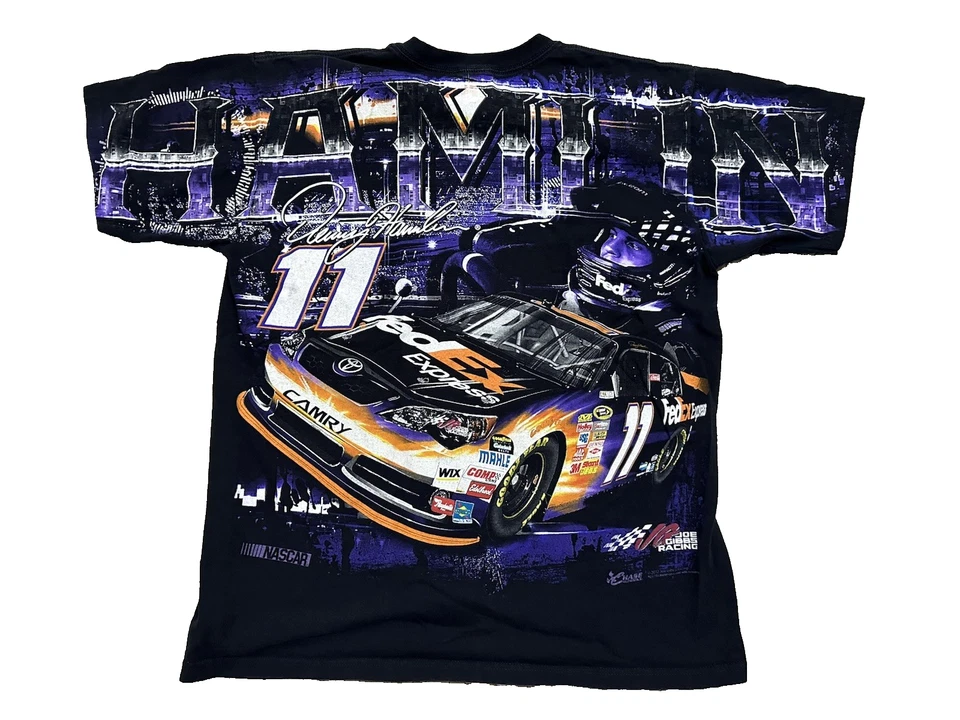 Camiseta masculina NASCAR Racing Denny Hamlin Chase Authentics Fed Ex Tag tamanho G - Imagem 3 de 4