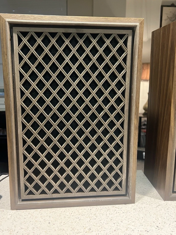 Vintage Panasonic Speakers – Made in Japan – 150W – Classic Wood Cabinet Pair - Image 4 of 4