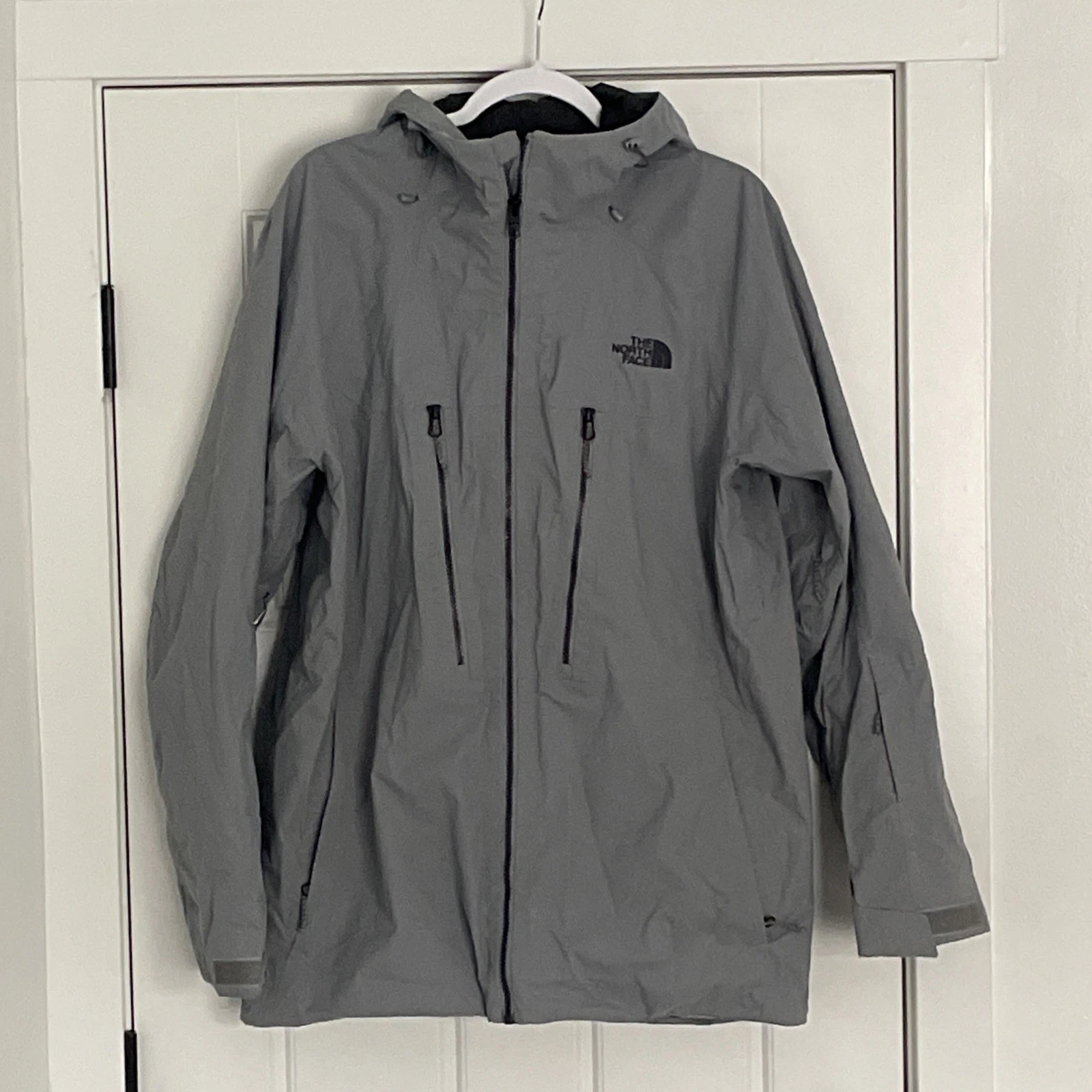 The North Face ThermoBall Eco Snow Triclimate Jacket Mens Medium Gray Dryvent
Opens in a new window