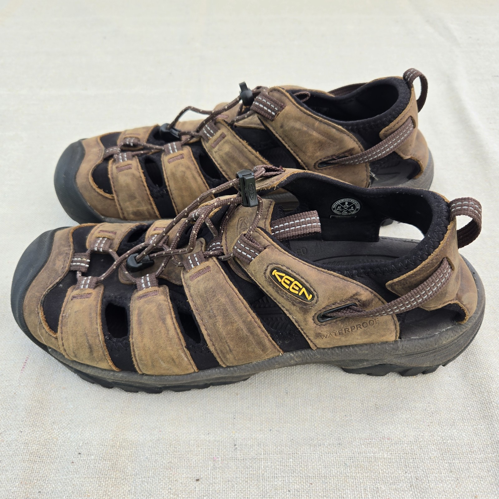 Sandali Keen punta chiusa uomo 9 Targhee III 3 zaino trekking trail 1022427