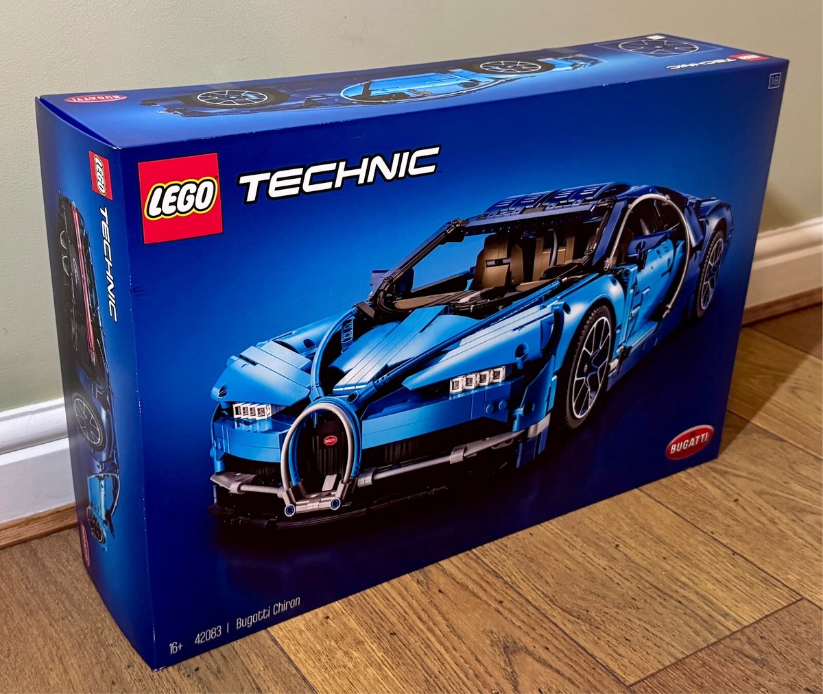 LEGO 42083 TECHNIC BUGATTI CHIRON BRAND NEW IN A SEALED FACTORY