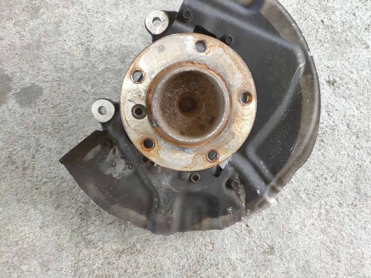 2004 BMW 525i Spindle Knuckle Hub Front Right Passenger RH OEM  