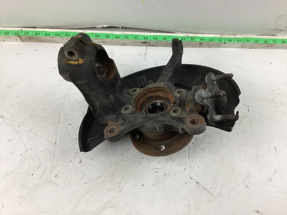 Volkswagen Jetta 2011-2018 eje delantero derecho buje nudillo 1K0615312F OEM. Foto 2 de 4