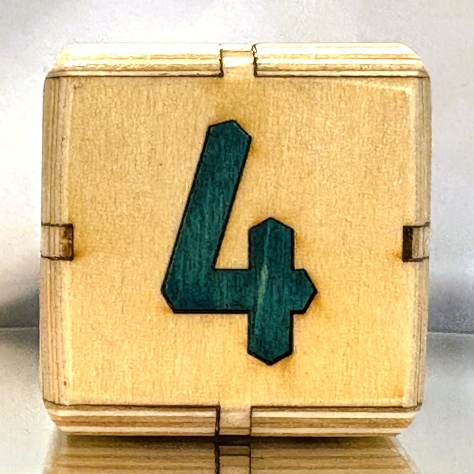 64.NATURAL.Red and Green - Hexagon Font - Backgammon Doubling Cube 36mm - Image 3 of 4