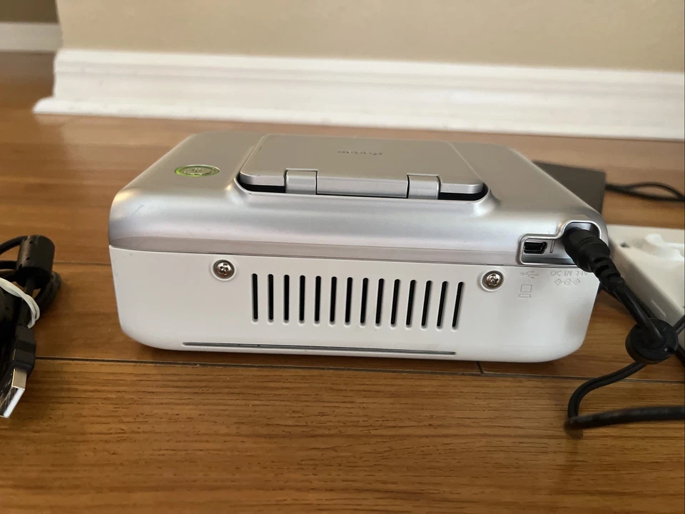 Kodak Easy Share 500 Portable Photo Printer Powers On with Power & USB Cable - Image 4 of 4