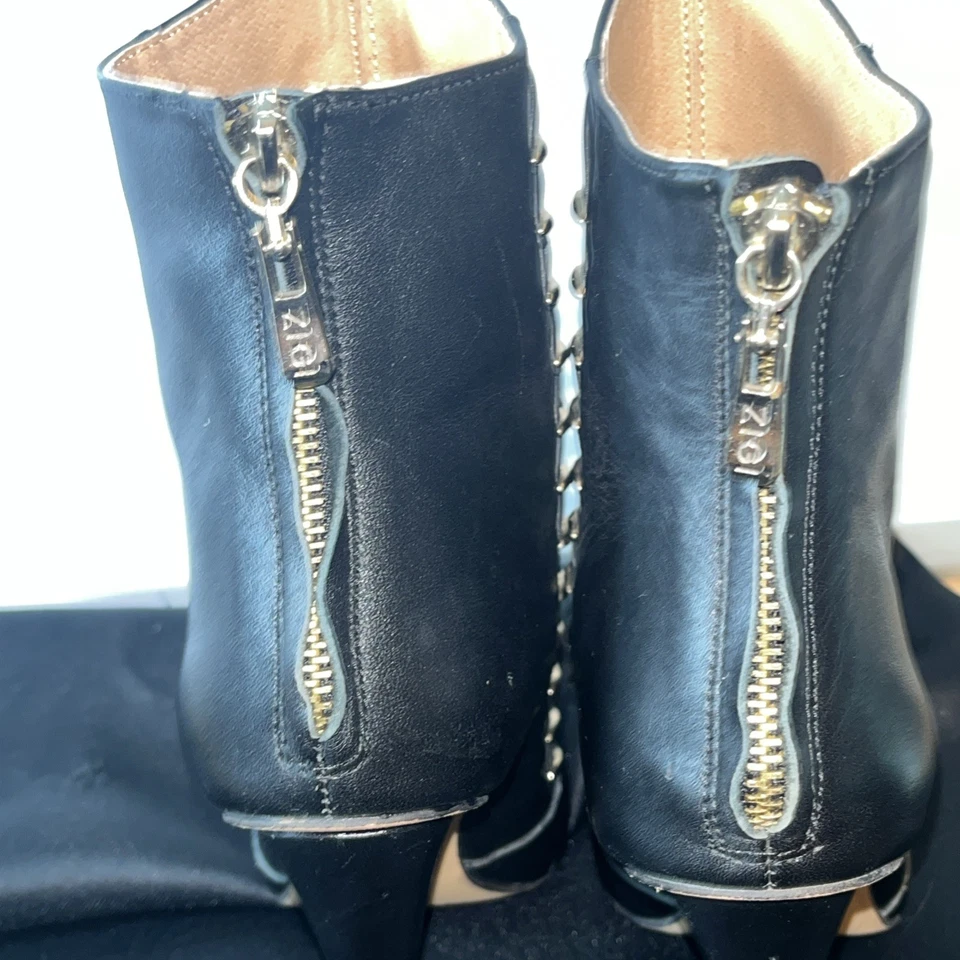 Zigi Girl 5” Black Bootie Size 7 Foto 3 de 4
