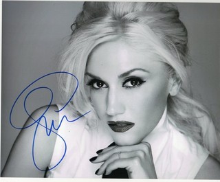 Autographed Gwen Stefani 8 x 10 Photo Signed with COA