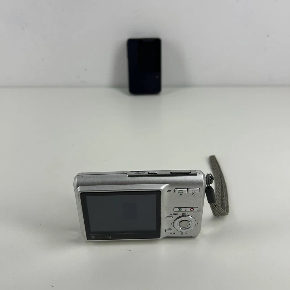 Casio Exilim EX-Z60 6.0MP Silver Digital Camera with Charger & Battery - Image 4 of 4