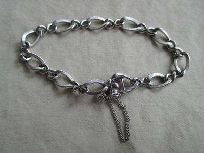 Beautiful 7 1/2'' Charm Bracelet Alternate Struck/Infinity Link **13 Grams** MINT
