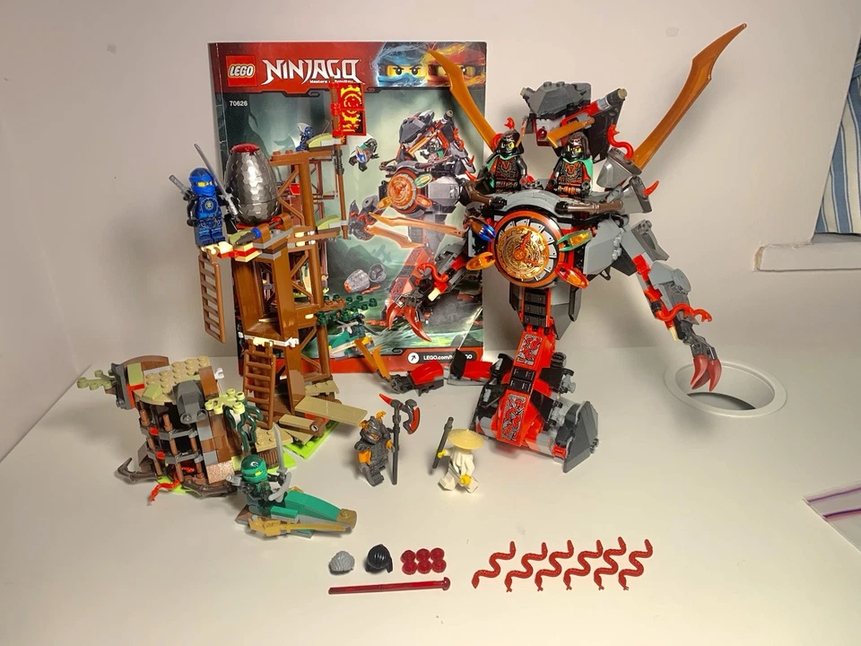 LEGO Ninjago 70626 Dawn of Iron Doom, photo 2 of 5