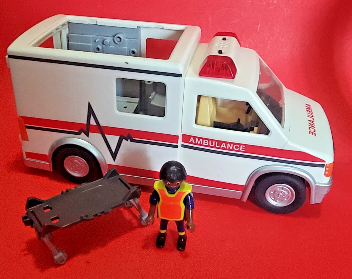 Ambulancia con luces y sonido de play movie $140 Ambulancia con luces y sonido de play movie $140