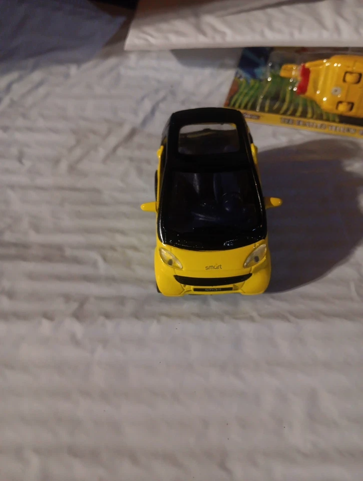 Smart City - Coupe ( MAISTO ) Scale 1/33 Car - Image 3 of 4