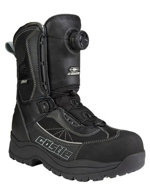 Castle X Charge Atop Stiefel