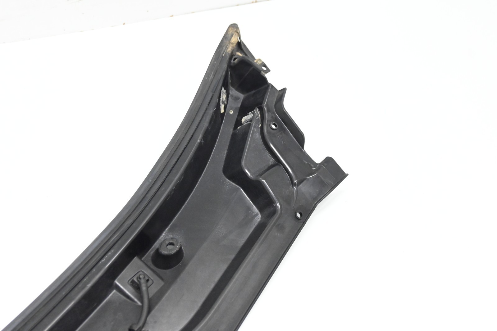 ⭐ 03-12 Maserati Quattroporte Front Windshield Wiper Cowl Panel Trim 35k Oem