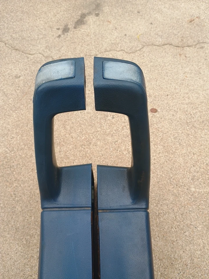 Nissan 720 1986 camioneta pickup puerta lateral izquierda y derecha reposabrazos azul OEM Foto 4 de 4