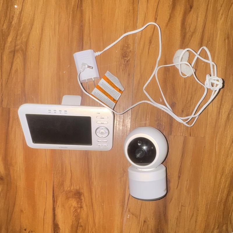 VTech VM5263 Digital Video Baby Monitor with Camera, Voice & Picture