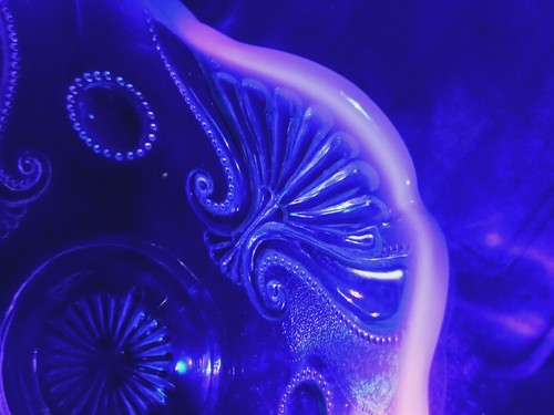 Vtg Purple Glow / Clear Glass CANDY DISH == Swirl Fanning Type Design - Picture 5 of 19