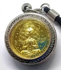 Moneta artefatto spaziale alieno UFO amuleto tailandese ottone smalto ciondolo medaglia da collezione