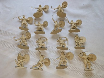 CONTE VIKINGS FIGURES SET Tan Plastic @1/32 14 FIGURES (bag 2)