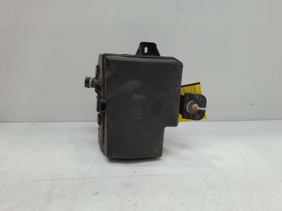 Toyota Prius C 2012 1,5 L motor caja de fusibles relé bloque de conexiones OEM 8263152050 Foto 2 de 4