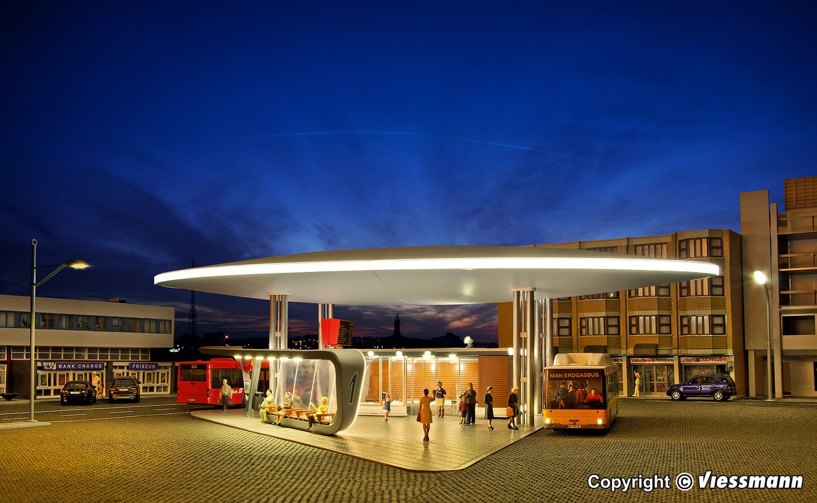 Kibri 39006 H0 Hauptgeb&auml;ude Busbahnhof Halle/Saale mit einer Haltestation inkl.