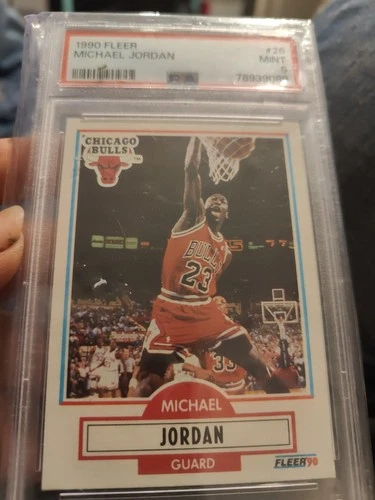 1990-91 Fleer - Michael Jordan #26 Black Line Under Biographical Information