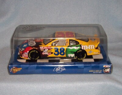 NASCAR Diecast Car 1/24 Scale Elliott Sadler #38 M&M's Minis
