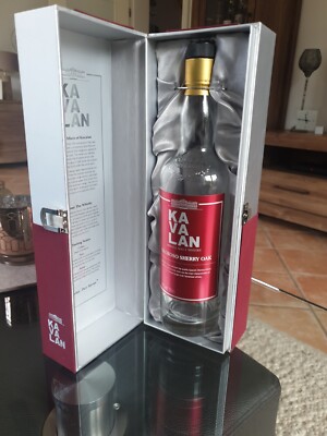 leere Kavalan Whiskey Flsche mit edler Box