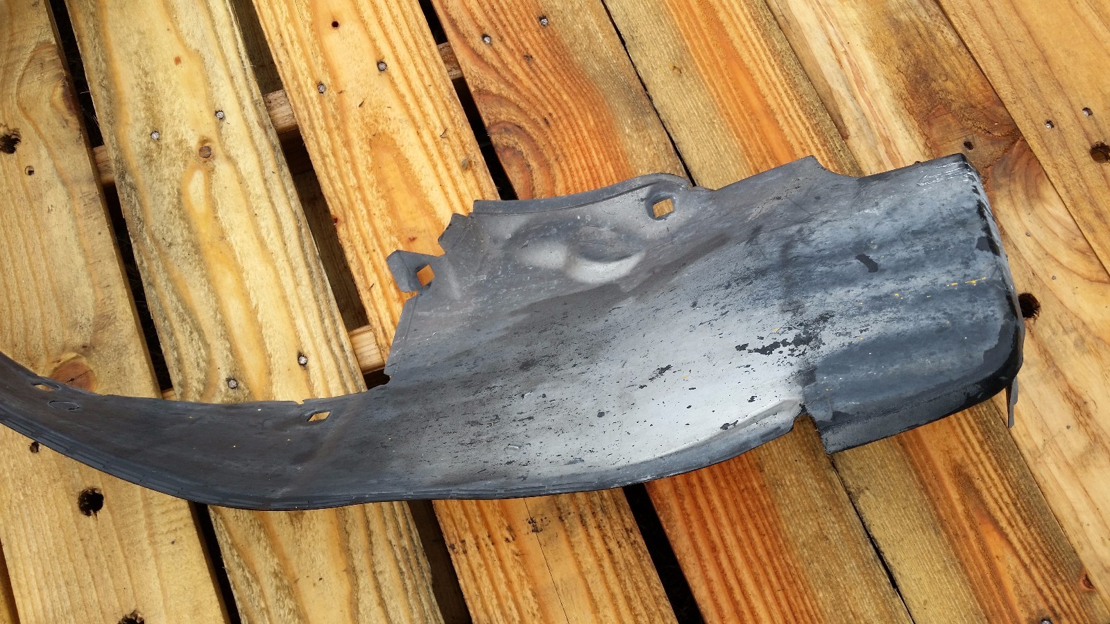 MERCEDES W202 C Class 95-00 Right Front Inner Fender Plastic Liner  