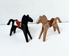 1 Black 1 Brown Geobra Playmobil 1974 Vintage Horses - Lot Of 2 With Saddles
